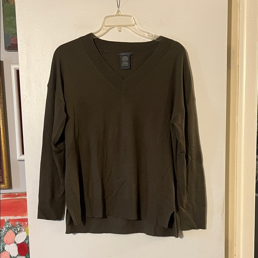 Matty M lightweight v-neck long sleeve sweater